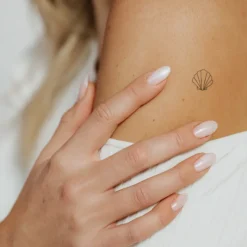 Tatouages Petit | Tatouages Petit^PAUL HEWITT Scallop Shell Tattoo